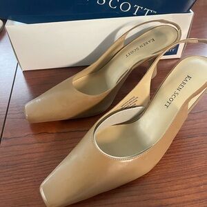 Karen Scott Taupe Pumps, Size 7 (NEW)